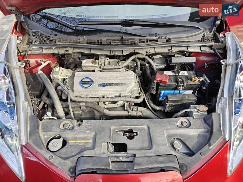 Хэтчбек Nissan Leaf 2012 в Ивано-Франковске