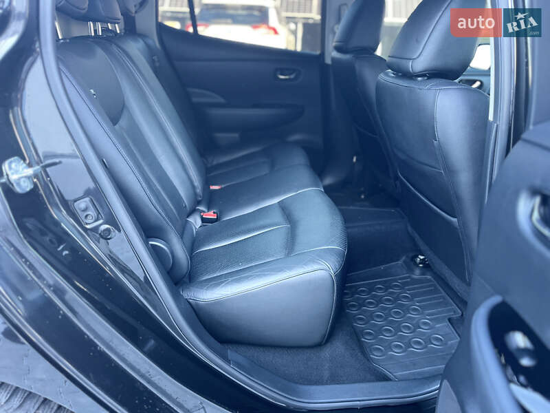 Хетчбек Nissan Leaf 2015 в Володимирі