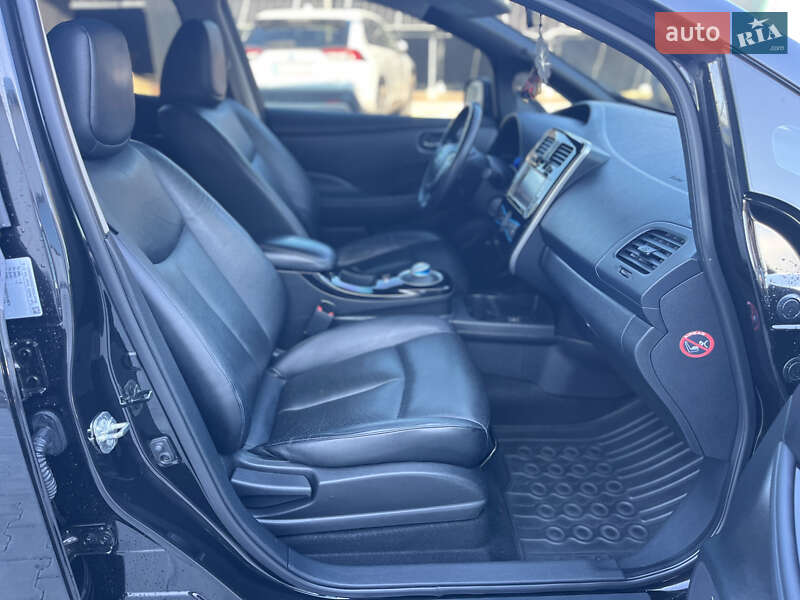 Хетчбек Nissan Leaf 2015 в Володимирі