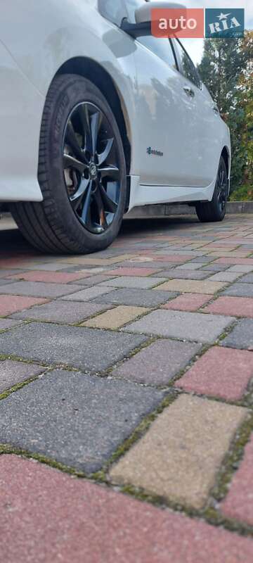 Хэтчбек Nissan Leaf 2019 в Львове