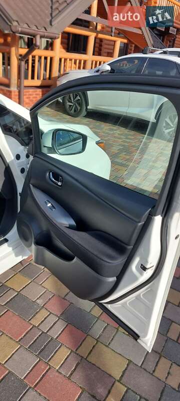 Хэтчбек Nissan Leaf 2019 в Львове