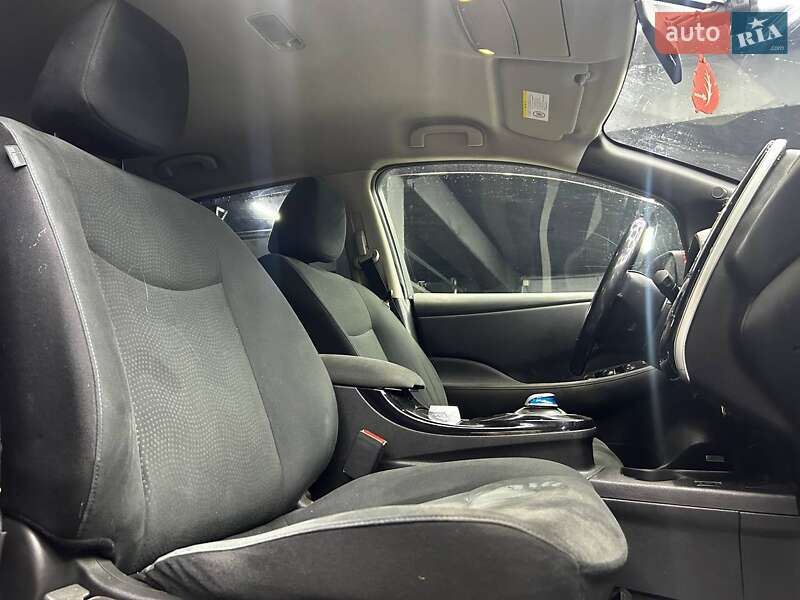 Хэтчбек Nissan Leaf 2014 в Черновцах