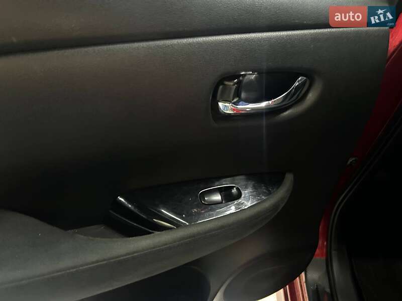 Хэтчбек Nissan Leaf 2014 в Черновцах