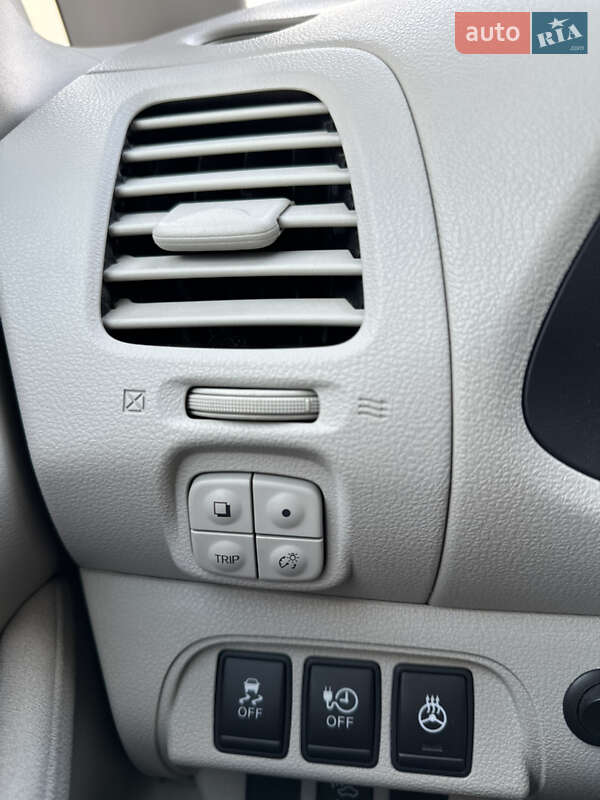 Хэтчбек Nissan Leaf 2012 в Золочеве фото 12 Хэтчбек Nissan Leaf 2012 в Золочеве