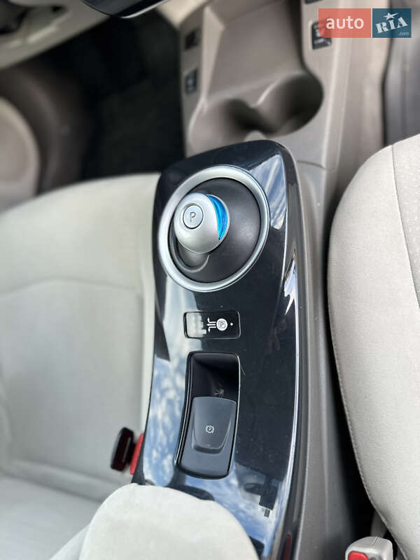 Хэтчбек Nissan Leaf 2012 в Золочеве фото 14 Хэтчбек Nissan Leaf 2012 в Золочеве