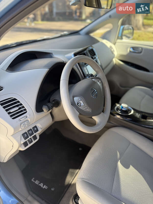 Хэтчбек Nissan Leaf 2012 в Калуше