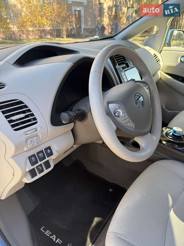 Хэтчбек Nissan Leaf 2012 в Калуше