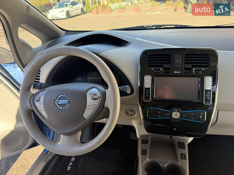 Хэтчбек Nissan Leaf 2012 в Калуше