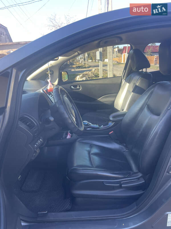 Хэтчбек Nissan Leaf 2014 в Измаиле