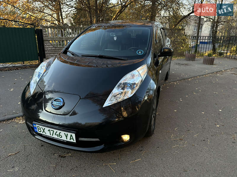 Хэтчбек Nissan Leaf 2015 в Хмельницком