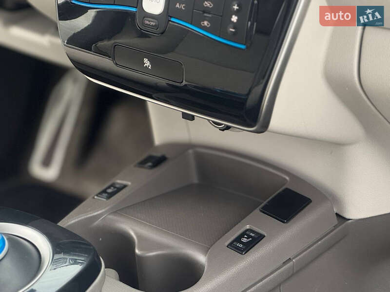 Хэтчбек Nissan Leaf 2013 в Львове