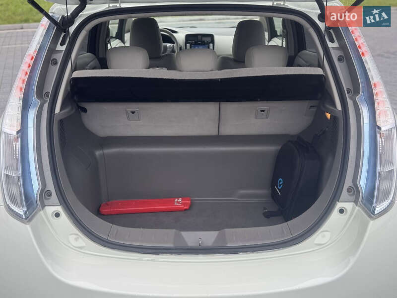 Хэтчбек Nissan Leaf 2013 в Львове