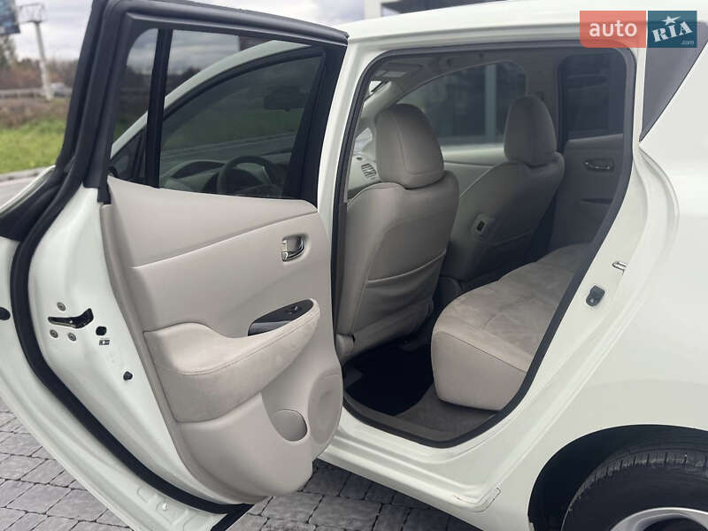 Хэтчбек Nissan Leaf 2013 в Львове