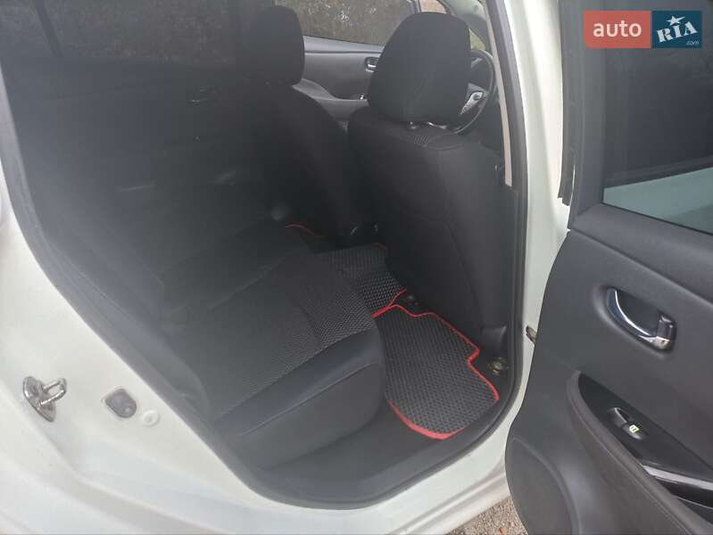 Хэтчбек Nissan Leaf 2017 в Кропивницком