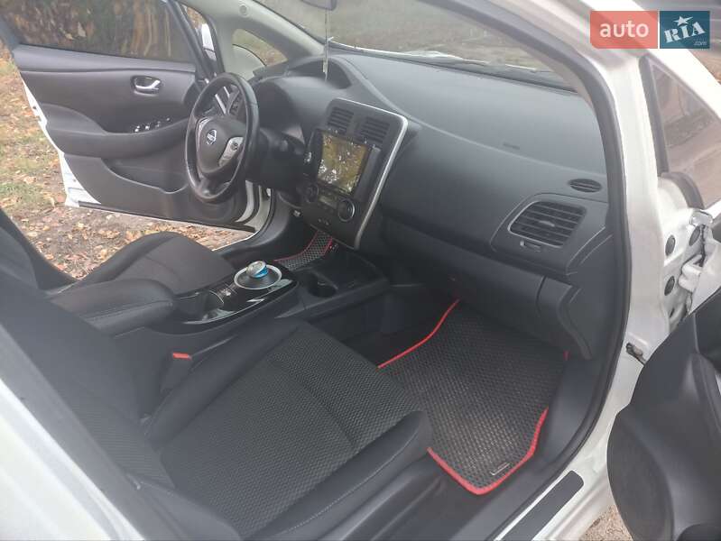 Хэтчбек Nissan Leaf 2017 в Кропивницком