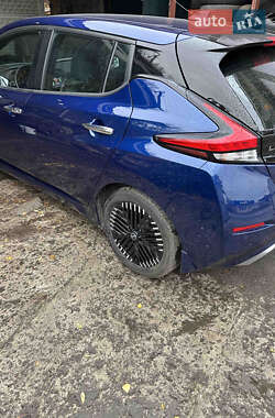 Хэтчбек Nissan Leaf 2023 в Жашкове