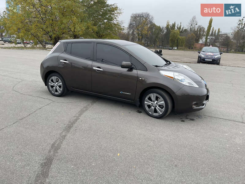 Хэтчбек Nissan Leaf 2015 в Харькове