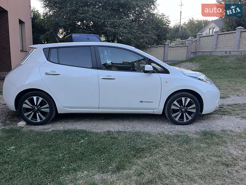 Хэтчбек Nissan Leaf 2017 в Черновцах