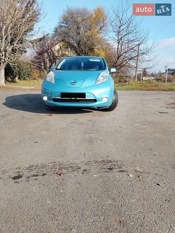 Хэтчбек Nissan Leaf 2011 в Луцке фото Хэтчбек Nissan Leaf 2011 в Луцке