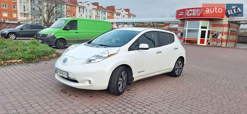 Хэтчбек Nissan Leaf 2013 в Ровно