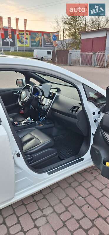 Хэтчбек Nissan Leaf 2013 в Ровно