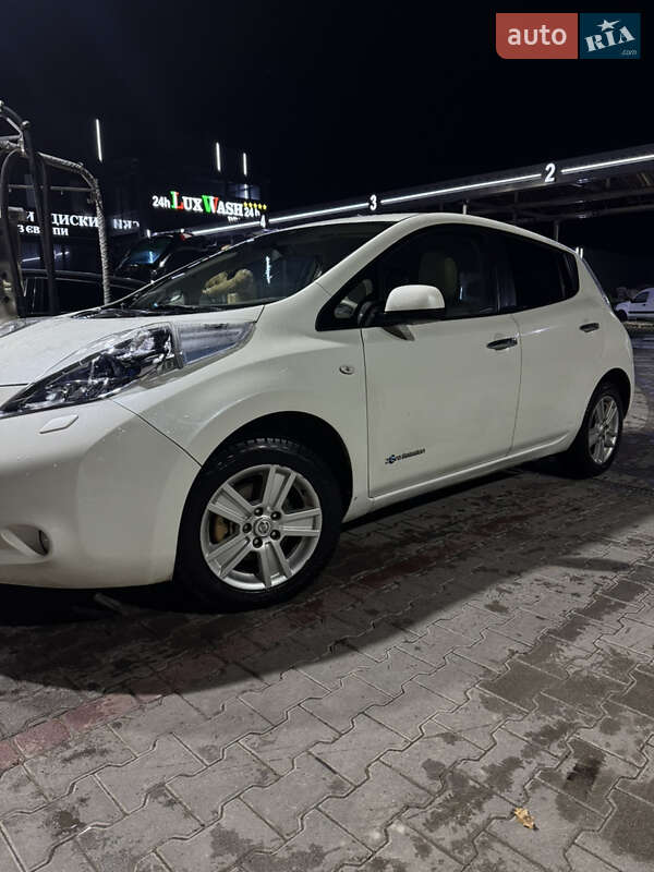 Хэтчбек Nissan Leaf 2011 в Львове