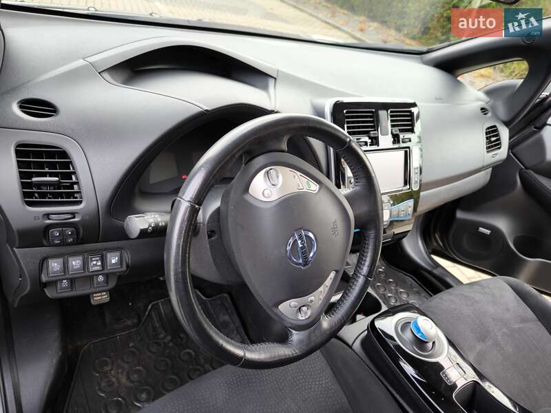 Хэтчбек Nissan Leaf 2016 в Львове