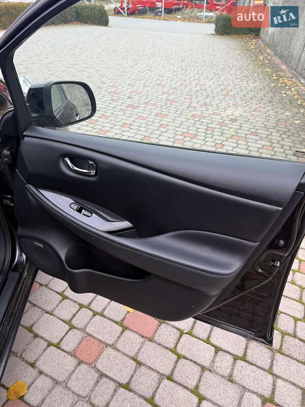 Хэтчбек Nissan Leaf 2013 в Тернополе