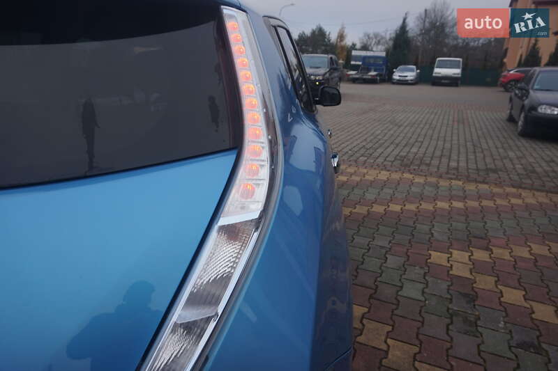 Хэтчбек Nissan Leaf 2011 в Самборе