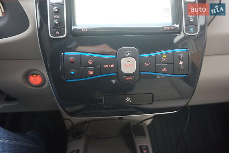Хэтчбек Nissan Leaf 2011 в Самборе