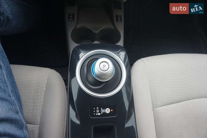 Хэтчбек Nissan Leaf 2011 в Самборе