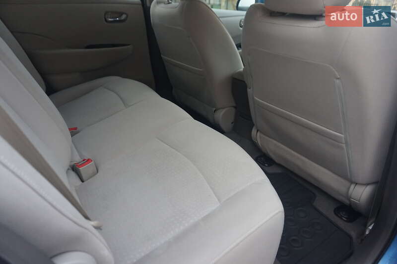 Хэтчбек Nissan Leaf 2011 в Самборе