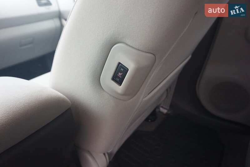 Хэтчбек Nissan Leaf 2011 в Самборе