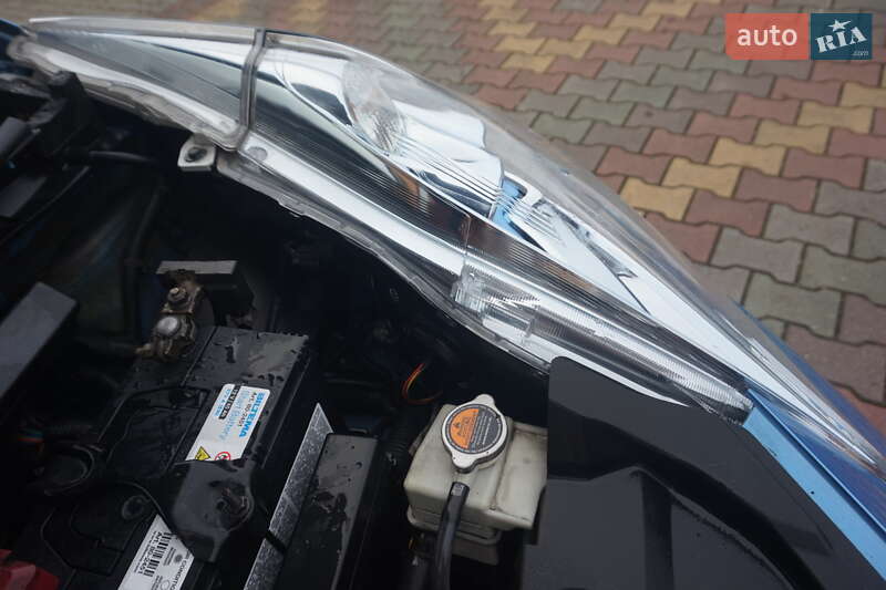 Хэтчбек Nissan Leaf 2011 в Самборе