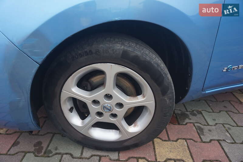 Хэтчбек Nissan Leaf 2011 в Самборе