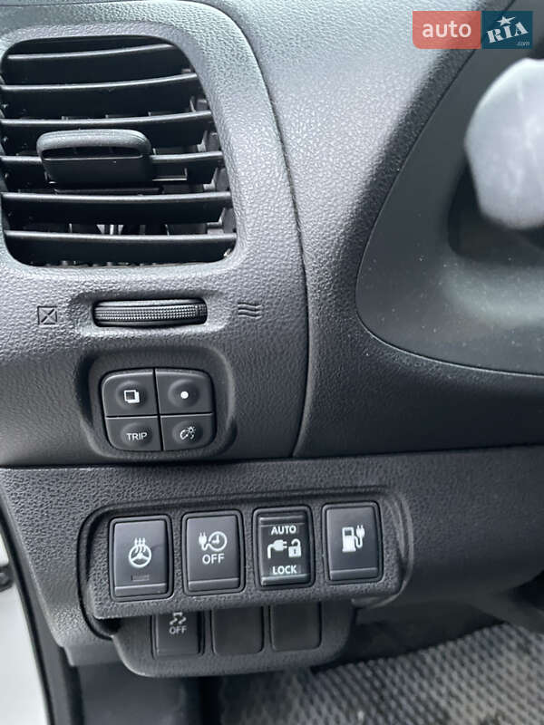 Хэтчбек Nissan Leaf 2015 в Луцке фото 17 Хэтчбек Nissan Leaf 2015 в Луцке