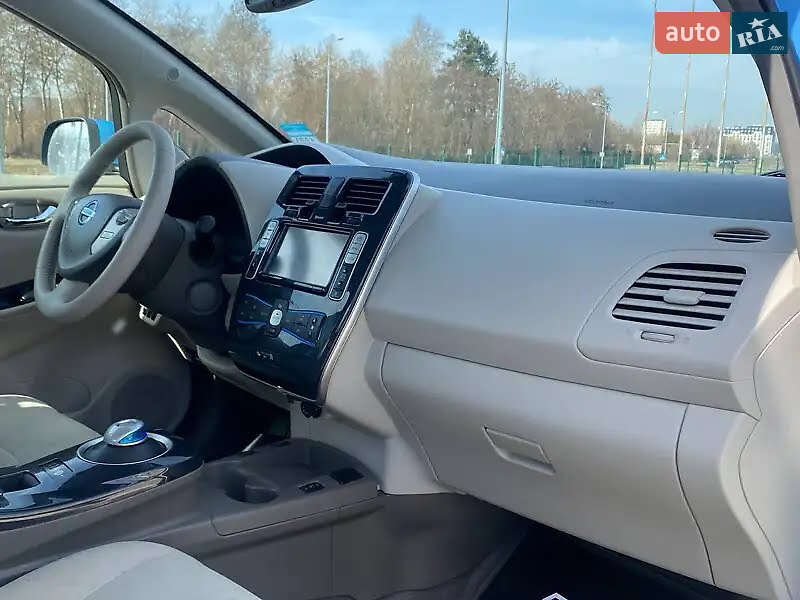 Хэтчбек Nissan Leaf 2012 в Кривом Роге