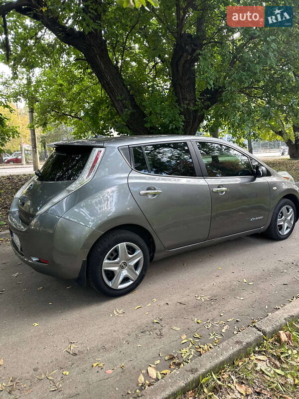 Хэтчбек Nissan Leaf 2015 в Одессе