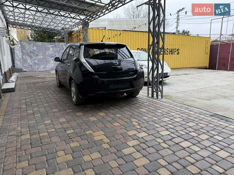 Хэтчбек Nissan Leaf 2012 в Умани