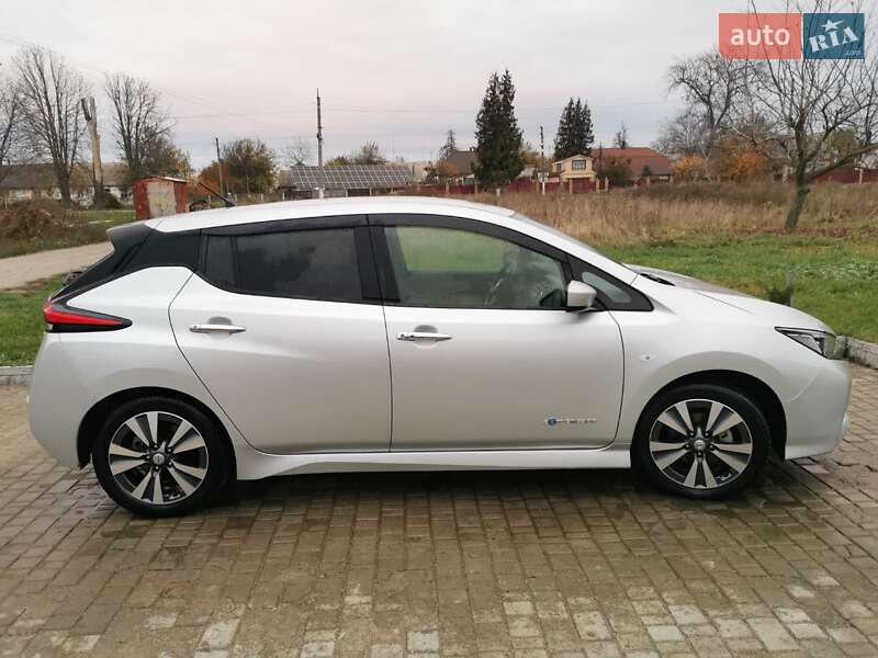 Хэтчбек Nissan Leaf 2018 в Фастове