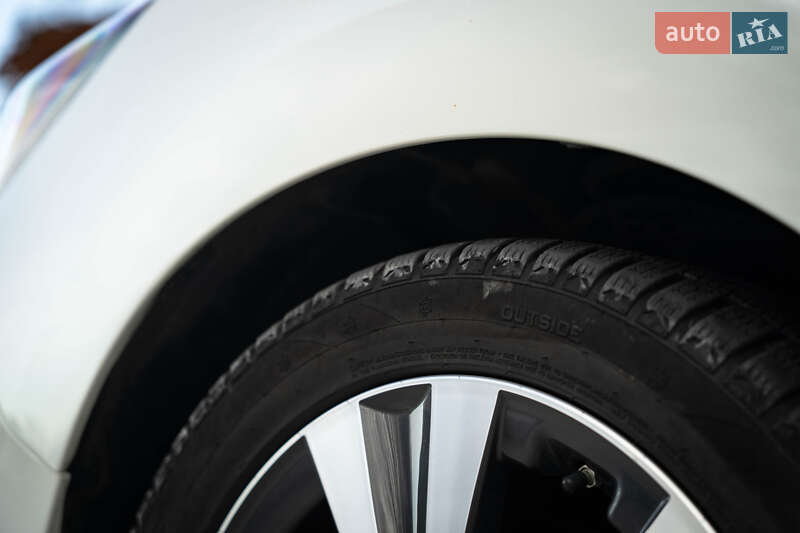 Хэтчбек Nissan Leaf 2018 в Черновцах