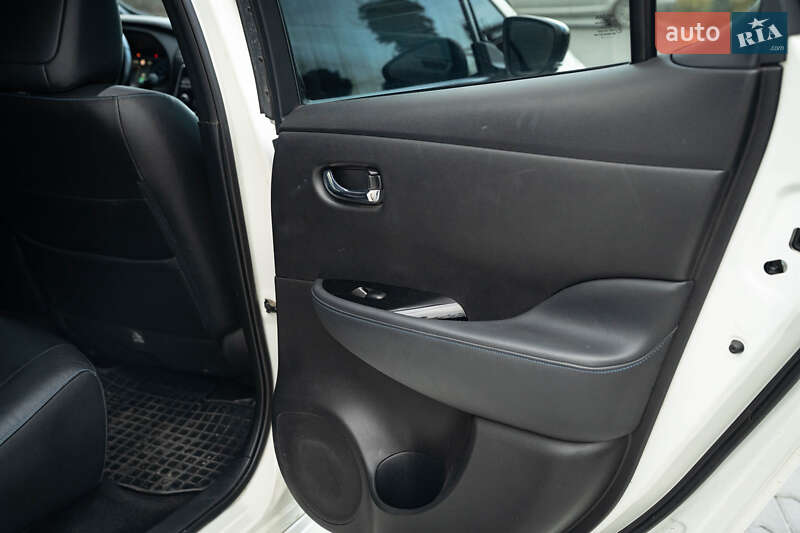 Хэтчбек Nissan Leaf 2018 в Черновцах