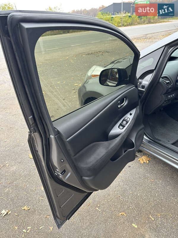 Хетчбек Nissan Leaf 2016 в Вінниці