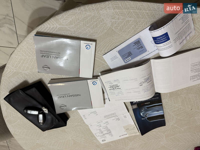 Хэтчбек Nissan Leaf 2012 в Умани