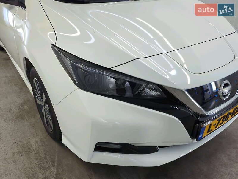 Хэтчбек Nissan Leaf 2021 в Староконстантинове