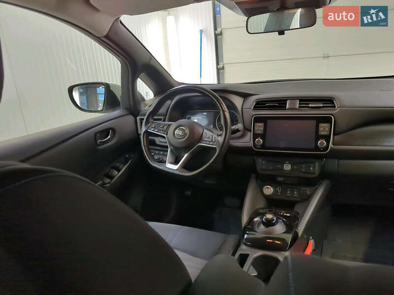 Хэтчбек Nissan Leaf 2021 в Староконстантинове