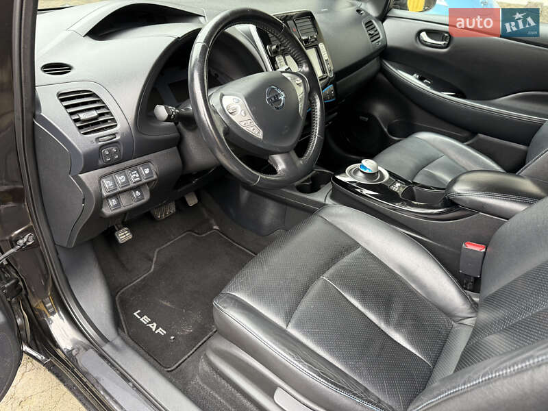 Хетчбек Nissan Leaf 2014 в Умані