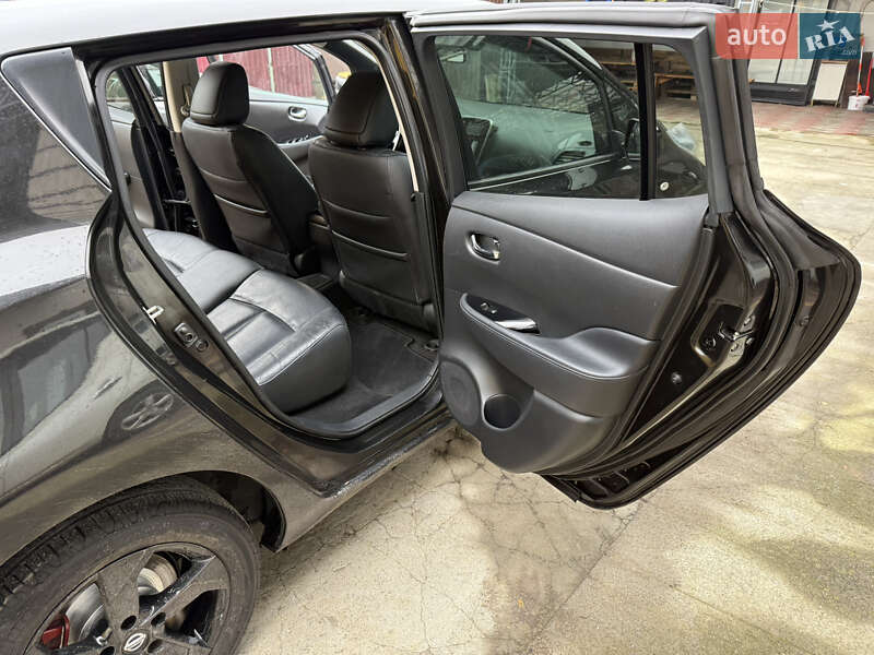 Хетчбек Nissan Leaf 2014 в Умані