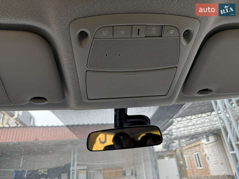 Хетчбек Nissan Leaf 2014 в Умані