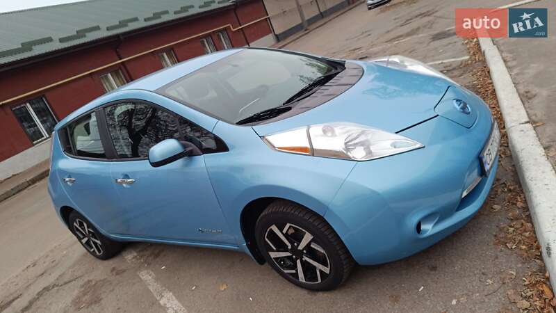 Хэтчбек Nissan Leaf 2014 в Чернигове